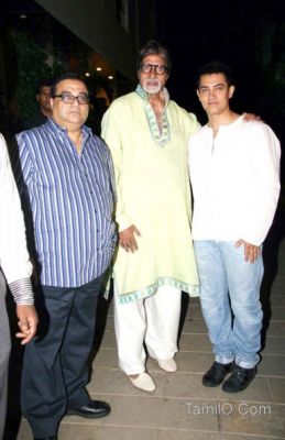 Amir_Khan_meets_Amitabh_Bachchan_on_His_BD03.jpg