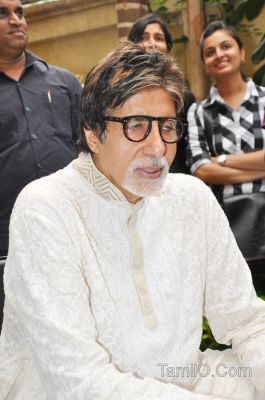 Amitabh_Bachchan_Celebrates_His_Birthday08.jpg