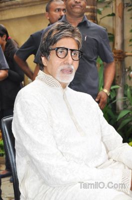 Amitabh_Bachchan_Celebrates_His_Birthday09.jpg