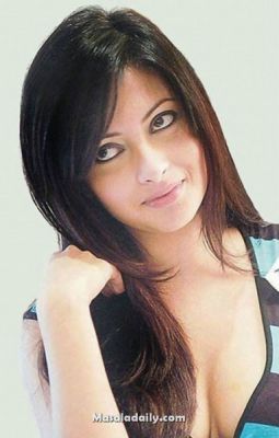 Bollywood-Hot-sexy-Actress-Riya-Sen12.jpg